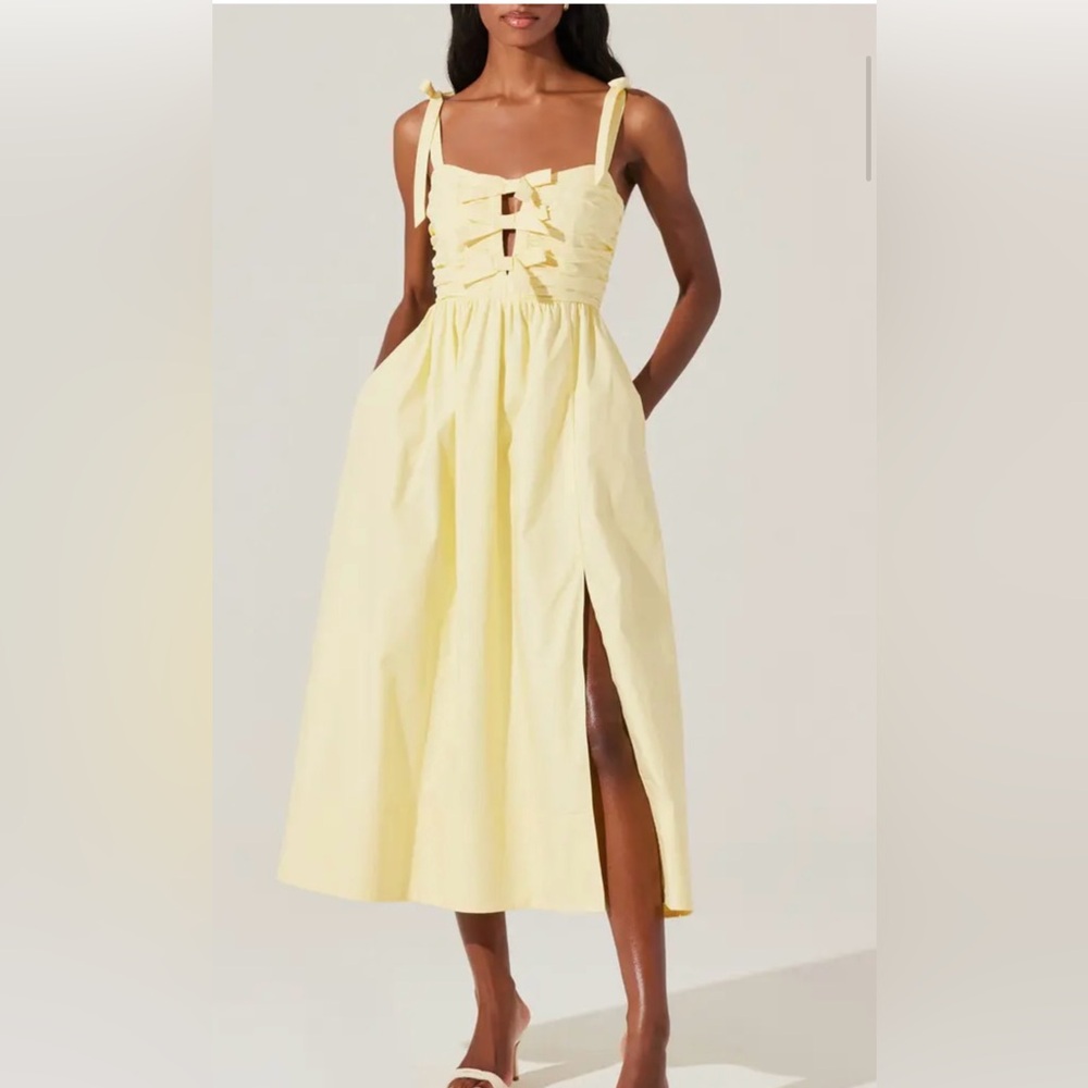 NWT Helia Sleeveless A-Line Dress
ASTR the Label